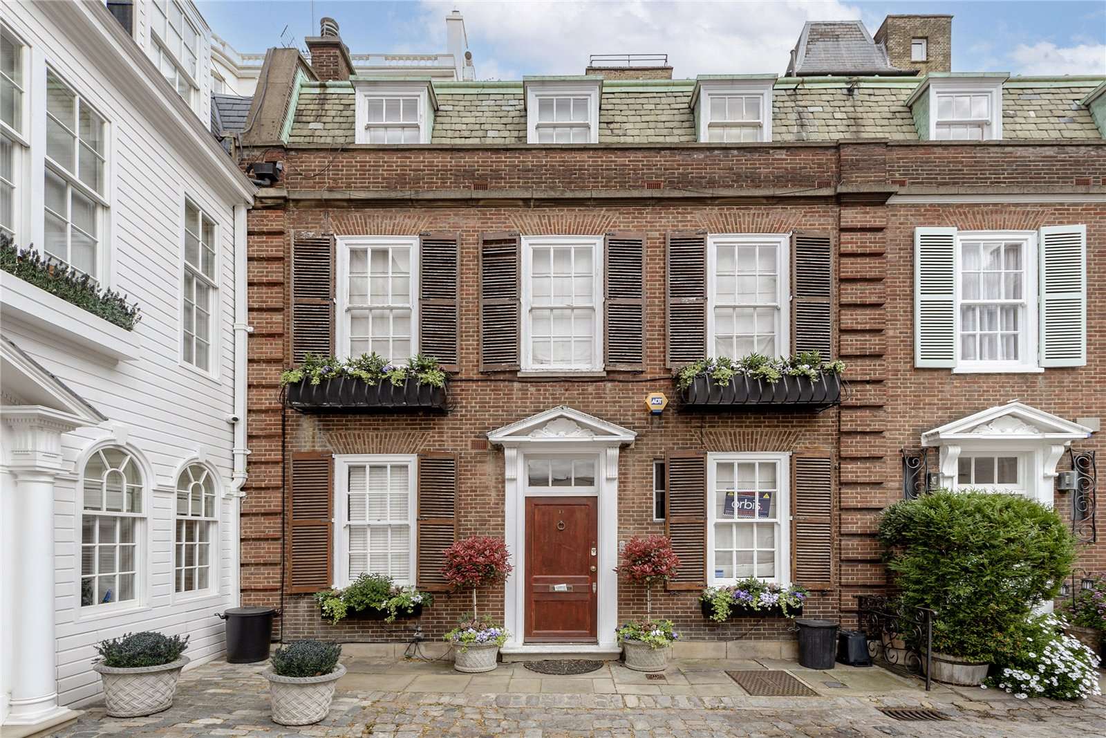 Lowndes Close, London